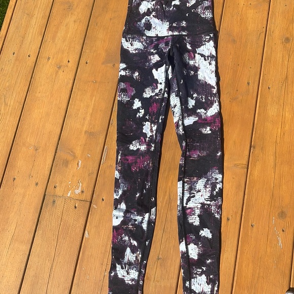 Lululemon excellent condition pants - Picture 1 of 3